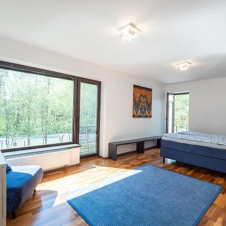 Family House Apartament Parnawa