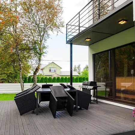 Family House Apartament Parnawa