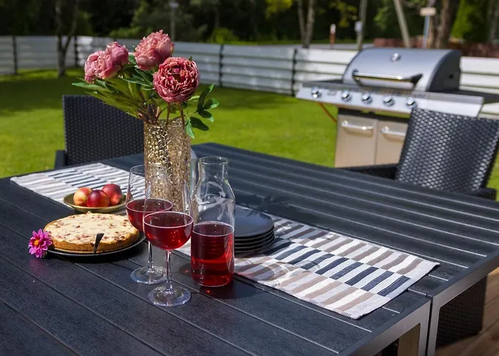 Family House بارنو