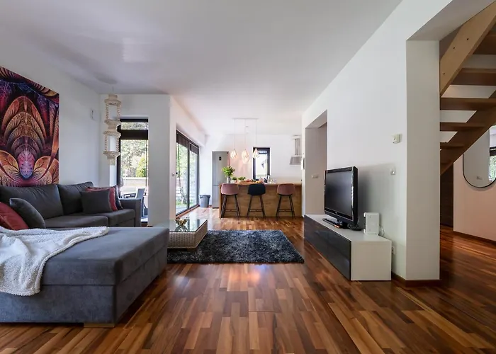 Family House * بارنو