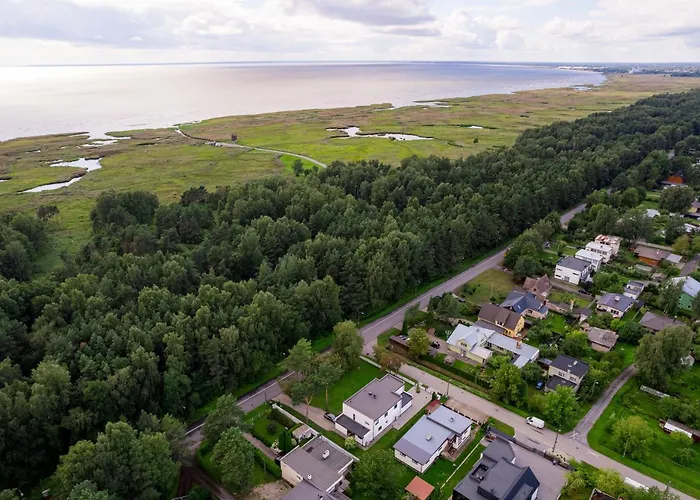 Family House بارنو