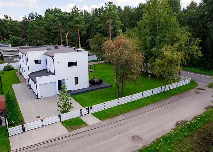 Family House شقة بارنو